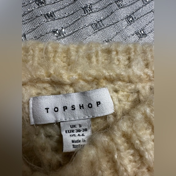 ๐ TOPSHOP ๐ OFF SHOULDER V-NECK KNIT CROP SWEATER - Picture 4 of 6